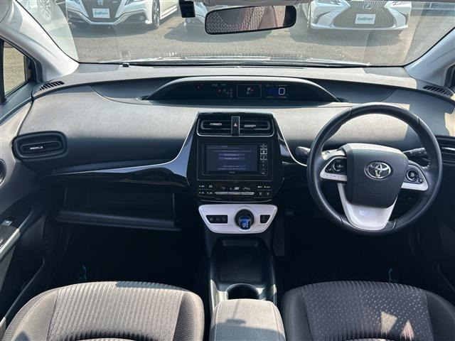 プリウス1.8 S