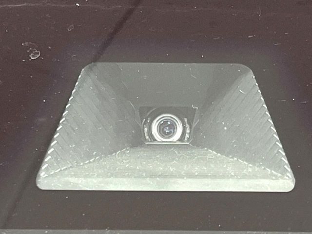 【ホンダセンシング】走行中に前方の車両等を認識し、衝突しそうな時は警報とブレーキで衝突回避と被害軽減をアシスト。より安全にドライブをお楽しみいただけます。