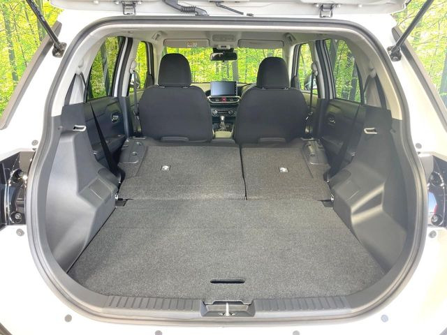 普段のお買い物や通勤、送迎等に十分な荷室スペースを確保しております。セカンドシートを倒すと、大きな荷物の積載も可能です♪