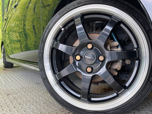 �y16�C���`�A���~�z�C�[���z�O�ςɃ}�b�`�����A���~�z�C�[���𑕒����Ă���܂��B�e��A���~�z�C�[����A�X�^�b�h���X�^�C�����戵�����Ă���܂��B���񂲑��k����������