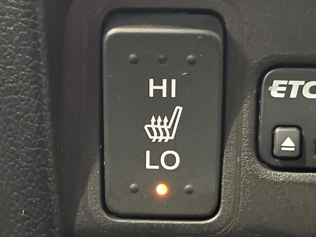 【シートヒーター】寒い日に重宝するシートヒーター!エアコンより早く温まってくれるので寒がりの人も安心ですね♪エアコンの温風は乾燥するから苦手、という方にもをおすすめです。