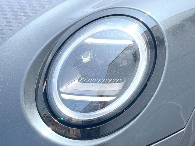 ��LED�w�b�h���C�g:��ԑ��s�����ǍD�Ȏ��E���m�ۂ����S���ĉ^�]�ł��鍂�P�xLED�w�b�h���C�g�𑕔�!�_�����x�������A����d�͂��}�����Ă��܂��B