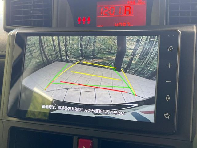 【バックカメラ】駐車時に後方がリアルタイム映像で確認できます。大型商業施設や立体駐車場での駐車時や、夜間のバック時に大活躍!運転スキルに関わらず、今や必須となった装備のひとつです!