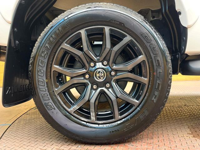 �y�����I�v�V����18�C���`�A���~�z�C�[���z�����I�v�V�����z�C�[���𑕒��B���s���\�̌���ɉ����A�O�ς����X�^�C���b�V���ɂȂ��Ă��܂��B