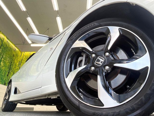 �y����16�C���`�A���~�z�C�[���z�O�ςɃ}�b�`���������A���~�z�C�[���𑕒����Ă���܂��B�e��ЊO�A���~�z�C�[����A�X�^�b�h���X�^�C�����戵�����Ă���܂��B���񂲑��k����������