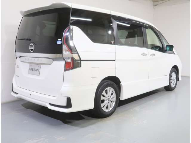 セレナ2.0 ハイウェイスターV 4WD