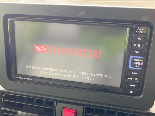 【純正ナビ】人気の純正ナビを装備しております。ナビの使いやすさはもちろん、オーディオ機能も充実!キャンプや旅行はもちろん、通勤や買い物など普段のドライブも楽しくなるはず♪