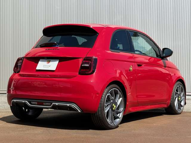 アバルト500eツーリズモ