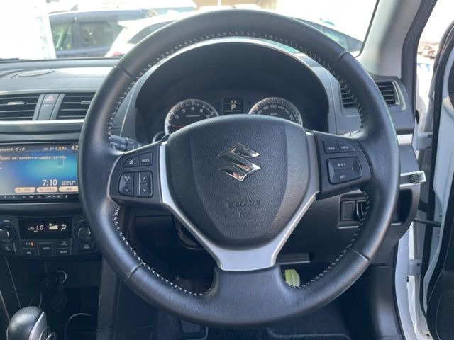 �y�����v�����X�e�A�����O�z�㎿�Ȋv���g�p���邱�ƂŁA��ɂ����������݂ƂĂ��^�]���₷���n���h���ł���