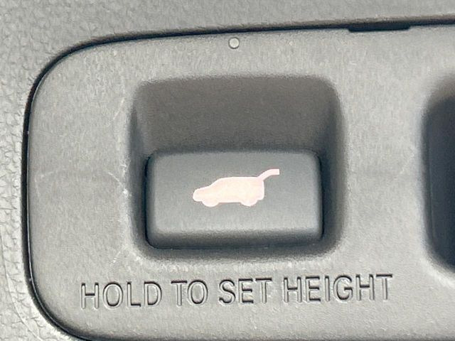【パワーバックドア】スマートキーや運転席のボタンを押すだけでリアゲートが自動で開閉します!荷物を持っている時や、高い位置にあるバックドアを閉める際に便利な機能です♪
