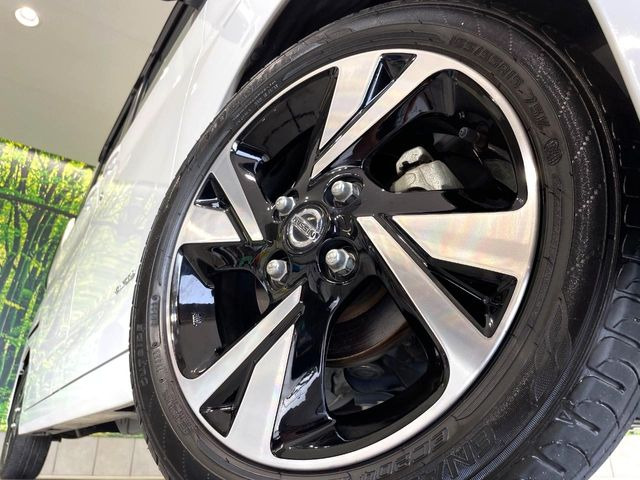 �y����15�C���`�A���~�z�C�[���z�O�ςɃ}�b�`���������A���~�z�C�[���𑕒����Ă���܂��B�e��ЊO�A���~�z�C�[����A�X�^�b�h���X�^�C�����戵�����Ă���܂��B���񂲑��k����������