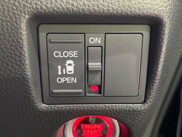 【パワースライドドア】スマートキーや運転席のスイッチでスライドドアの開閉が可能♪電動だから力を入れてドアを開ける必要が無く、小さいお子様でも、重い荷物を持っている時もラクに開け閉めできます♪