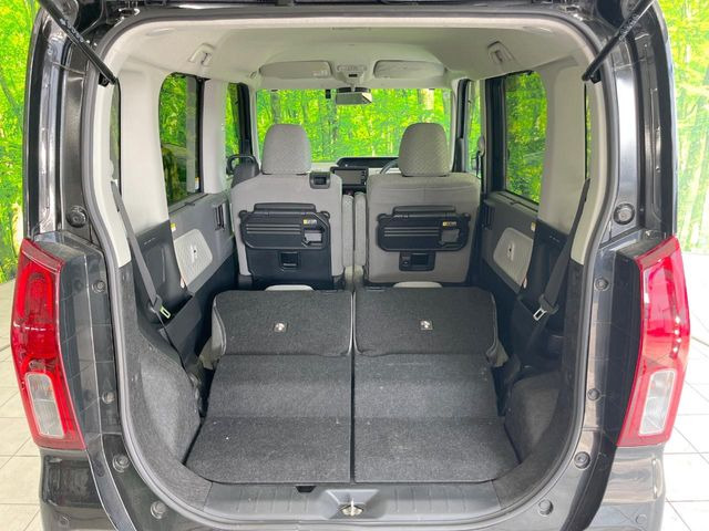 普段のお買い物や通勤、送迎等に十分な荷室スペースを確保しております。セカンドシートを倒すと、大きな荷物の積載も可能です♪