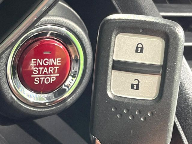 �yHonda�X�}�[�g�L�[�z�J�o����|�P�b�g�ɓ��ꂽ�܂܂ł��h�A�̎{���E�������\�ȃX�}�[�g�L�[�𑕔��B�G���W���̃I���E�I�t�����J�M�����o���K�v����������Ƃ��Ă��֗��ł���