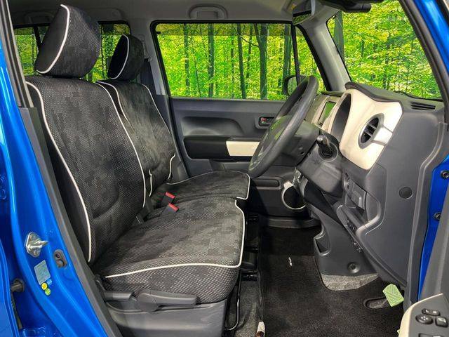 運転席シート廻りは使用感も少なく、良好な状態となっています。丁寧に使われていたことがよくわかりますね。