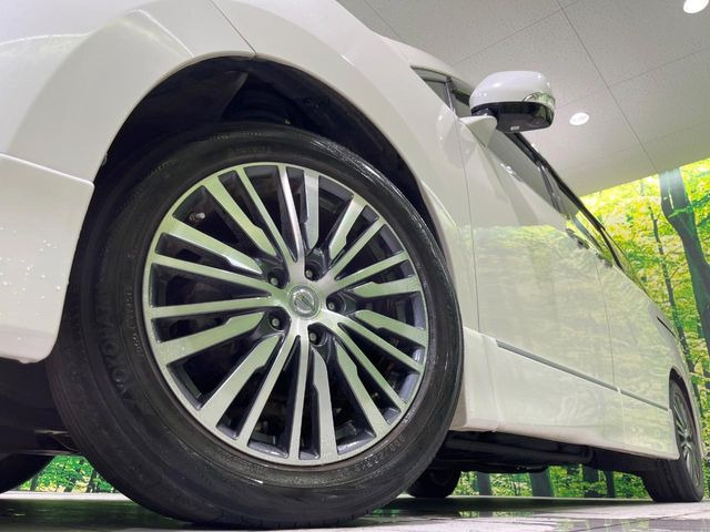 �y����18�C���`�A���~�z�C�[���z�O�ςɃ}�b�`���������A���~�z�C�[���𑕒����Ă���܂��B�e��ЊO�A���~�z�C�[����A�X�^�b�h���X�^�C�����戵�����Ă���܂��B���񂲑��k����������