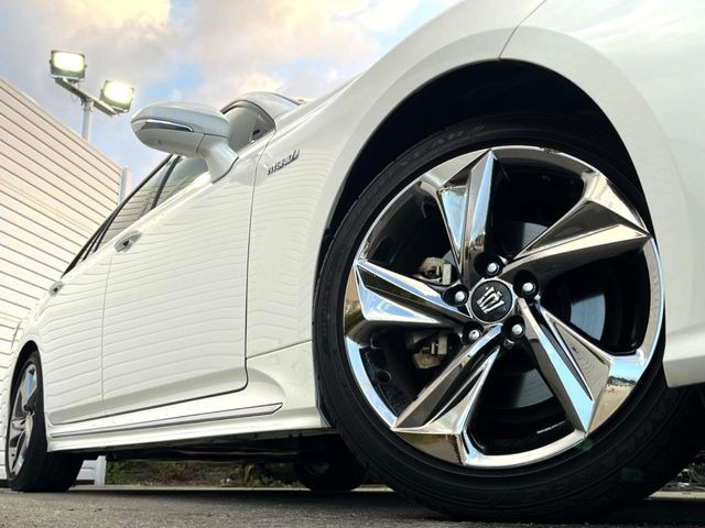 �y����18�C���`�A���~�z�C�[���z�O�ςɃ}�b�`���������A���~�z�C�[���𑕒����Ă���܂��B�e��ЊO�A���~�z�C�[����A�X�^�b�h���X�^�C�����戵�����Ă���܂��B���񂲑��k����������