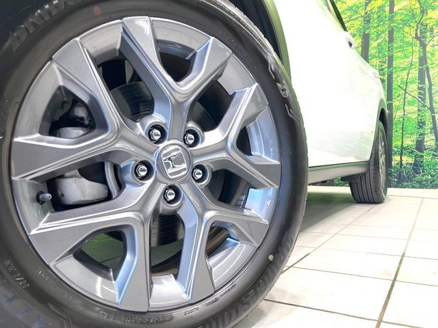 �y����18�C���`�A���~�z�C�[���z�O�ςɃ}�b�`���������A���~�z�C�[���𑕒����Ă���܂��B�e��ЊO�A���~�z�C�[����A�X�^�b�h���X�^�C�����戵�����Ă���܂��B���񂲑��k����������