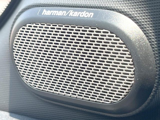 ��harman/kardon�T�E���h�V�X�e��:�I�[�f�B�I��僁�[�J�[����|����v���~�A���X�s�[�J�[�𑕔��B�����̃X�s�[�J�[����A���̗������܂ŕ����鍂�i���ȉ��y�����y���݂��������܂��B