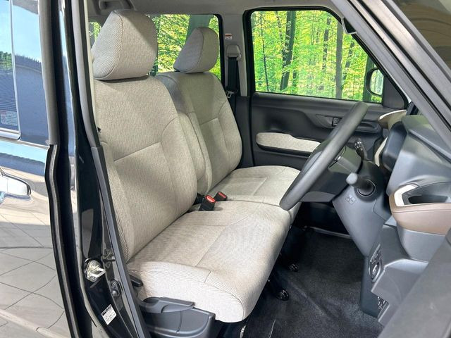 運転席シート廻りは使用感も少なく、良好な状態となっています。丁寧に使われていたことがよくわかりますね。
