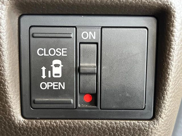 【パワースライドドア】スマートキーや運転席のスイッチでスライドドアの開閉が可能♪電動だから力を入れてドアを開ける必要が無く、小さいお子様でも、重い荷物を持っている時もラクに開け閉めできます♪
