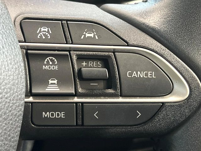 【レーダークルーズコントロール】高速道路での長距離走行が楽に!!自動で速度を保つクルーズコントロールが、衝突軽減システムと連携し、前方の車両を感知して車間を保つように速度調節してくれます!!