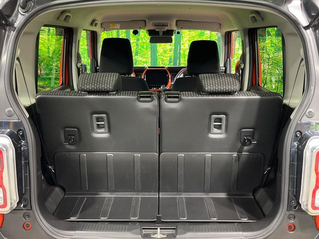 普段のお買い物や通勤、送迎等に十分な荷室スペースを確保しております。セカンドシートを倒すと、大きな荷物の積載も可能です♪