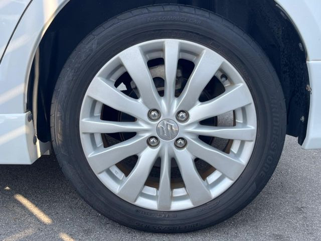 �y�����A���~�z�C�[���z�O�ςɃ}�b�`���������A���~�z�C�[���𑕒����Ă���܂��B�e��ЊO�A���~�z�C�[����A�X�^�b�h���X�^�C�����戵�����Ă���܂��B���񂲑��k����������