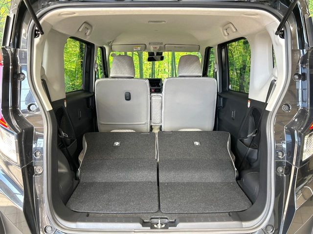 普段のお買い物や通勤、送迎等に十分な荷室スペースを確保しております。セカンドシートを倒すと、大きな荷物の積載も可能です♪