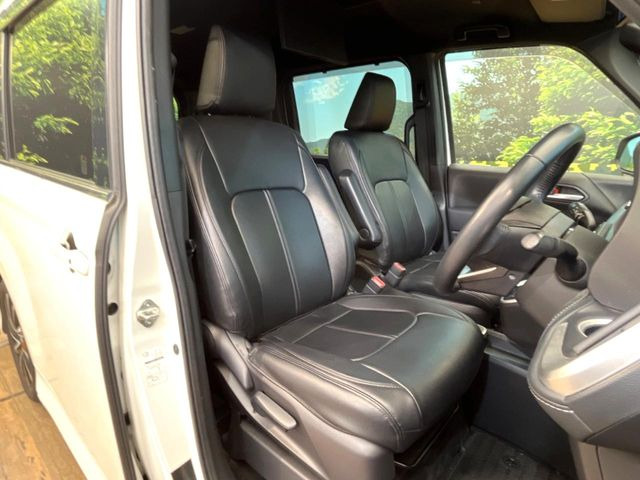運転席シート廻りは使用感も少なく、良好な状態となっています。丁寧に使われていたことがよくわかりますね。