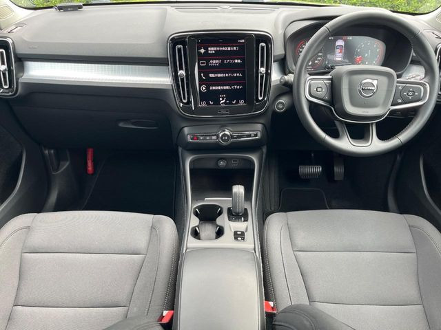 XC40B4 モメンタム