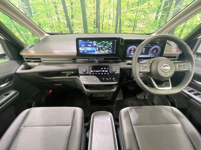 セレナ1.4 e-4ORCE ハイウェイスターV 4WD