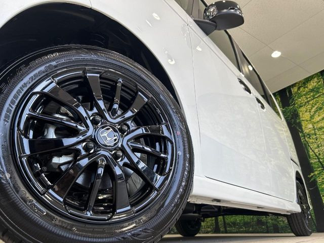 �y����14�C���`�A���~�z�C�[���z�O�ςɃ}�b�`�����A���~�z�C�[���𑕒����Ă���܂��B�e��A���~�z�C�[����A�X�^�b�h���X�^�C�����戵�����Ă���܂��B���񂲑��k����������