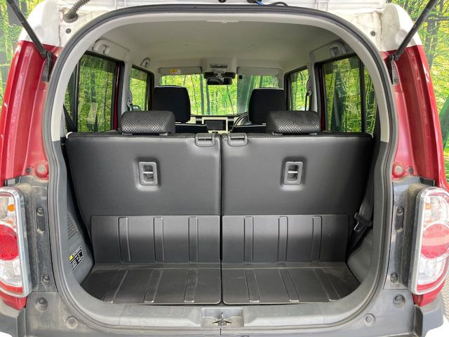 普段のお買い物や通勤、送迎等に十分な荷室スペースを確保しております。セカンドシートを倒すと、大きな荷物の積載も可能です♪
