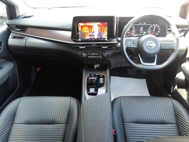 ノートオーラ1.2 G FOUR レザーエディション 4WD
