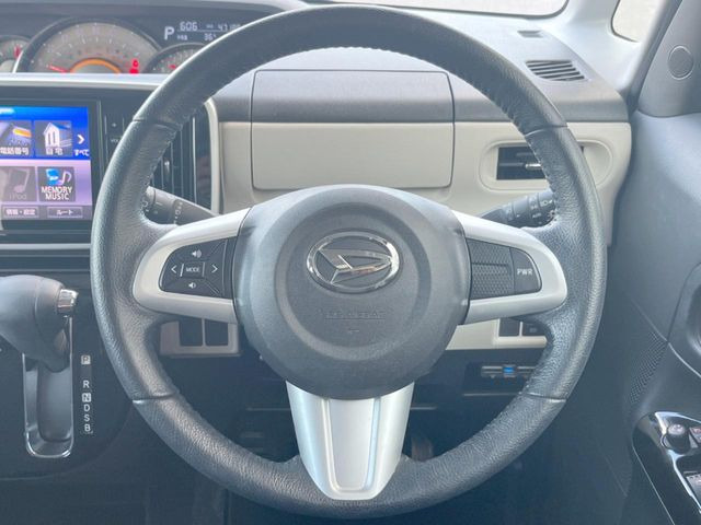 【純正革巻きステアリング】上質な革を使用することで、手にしっかり馴染みとても運転しやすいハンドルです♪