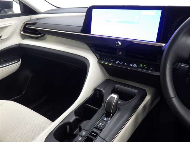 クラウンクロスオーバー2.5 G アドバンスト レザー パッケージ E-Four 4WD
