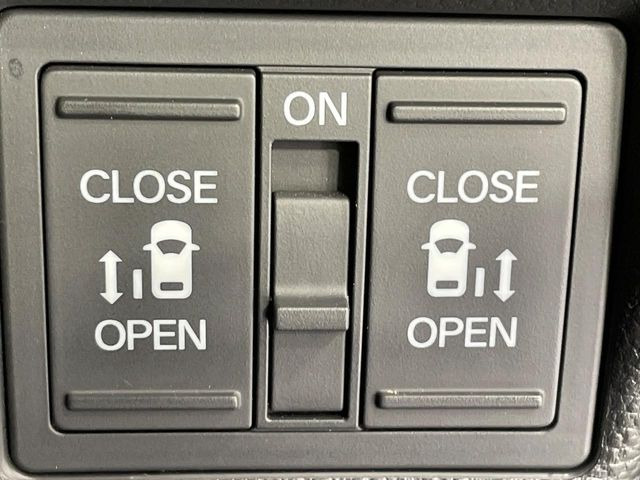 【両側パワースライドドア】スマートキーや運転席のスイッチで後席両側スライドドアの開閉が可能♪電動だから力を入れてドアを開ける必要が無く、小さなお子様でも簡単に開け閉めでき快適です♪
