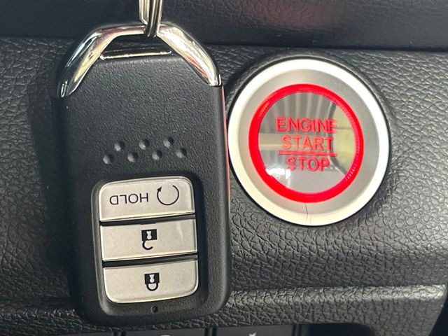 �yHonda�X�}�[�g�L�[�z�J�o����|�P�b�g�ɓ��ꂽ�܂܂ł��h�A�̎{���E�������\�ȃX�}�[�g�L�[�𑕔��B�G���W���̃I���E�I�t�����J�M�����o���K�v����������Ƃ��Ă��֗��ł���