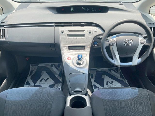 プリウス1.8 S