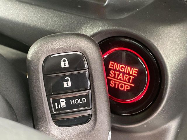 �yHonda�X�}�[�g�L�[�z�J�o����|�P�b�g�ɓ��ꂽ�܂܂ł��h�A�̎{���E�������\�ȃX�}�[�g�L�[�𑕔��B�G���W���̃I���E�I�t�����J�M�����o���K�v����������Ƃ��Ă��֗��ł���