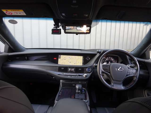 LS500h エグゼクティブ 4WD