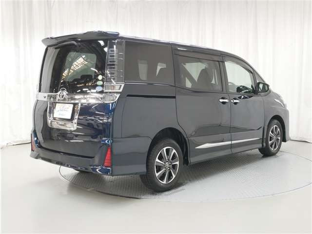 ヴォクシー2.0 ZS 4WD