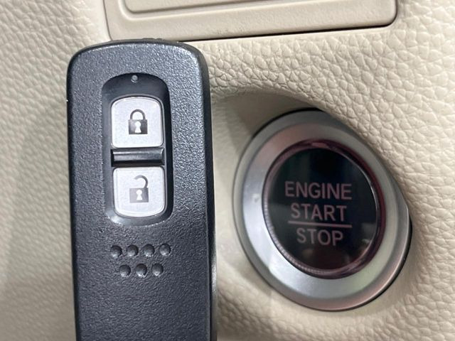 �yHonda�X�}�[�g�L�[�z�J�o����|�P�b�g�ɓ��ꂽ�܂܂ł��h�A�̎{���E�������\�ȃX�}�[�g�L�[�𑕔��B�G���W���̃I���E�I�t�����J�M�����o���K�v����������Ƃ��Ă��֗��ł���