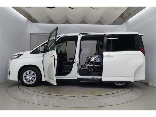 ノア2.0 X ウェルキャブ 車いす仕様 タイプI 車いす2名仕様