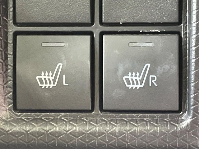 【シートヒーター】寒い日に重宝するシートヒーター!エアコンより早く温まってくれるので寒がりの人も安心ですね♪エアコンの温風は乾燥するから苦手、という方にもをおすすめです。