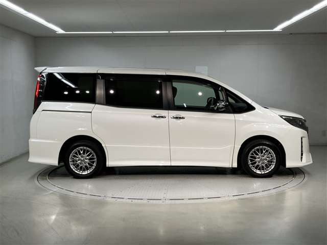 ノア1.8 ハイブリッド Si W×B II