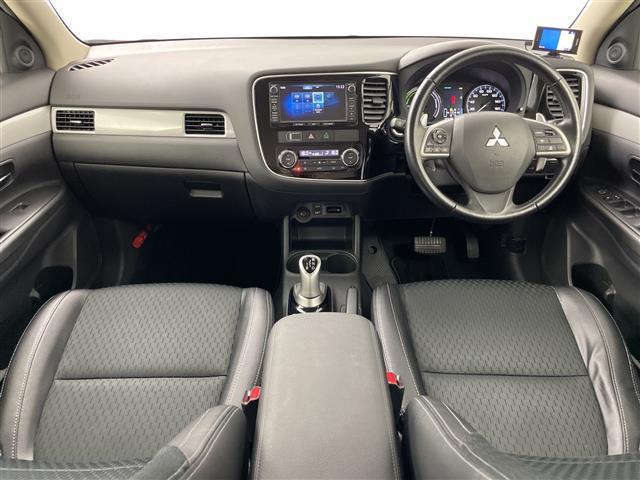 アウトランダーPHEV2.0 G ナビパッケージ 4WD