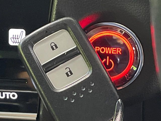 �yHonda�X�}�[�g�L�[�z�J�o����|�P�b�g�ɓ��ꂽ�܂܂ł��h�A�̎{���E�������\�ȃX�}�[�g�L�[�𑕔��B�G���W���̃I���E�I�t�����J�M�����o���K�v����������Ƃ��Ă��֗��ł���