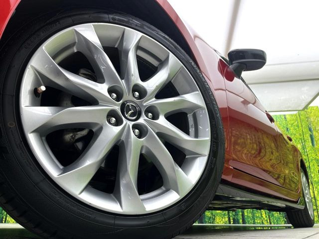 �y����18�C���`�A���~�z�C�[���z�O�ςɃ}�b�`���������A���~�z�C�[���𑕒����Ă���܂��B�e��ЊO�A���~�z�C�[����A�X�^�b�h���X�^�C�����戵�����Ă���܂��B���񂲑��k����������